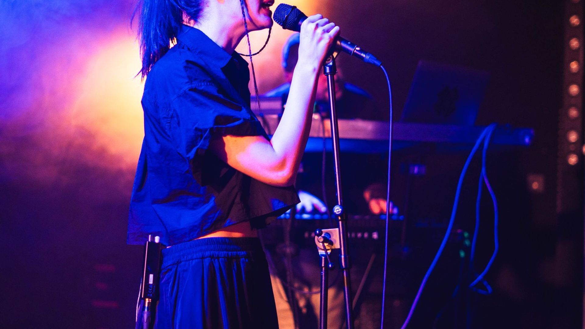 fotoreport-erika-rein-a-rnb-ktere-obejme-krest-alba-kamibe-5
