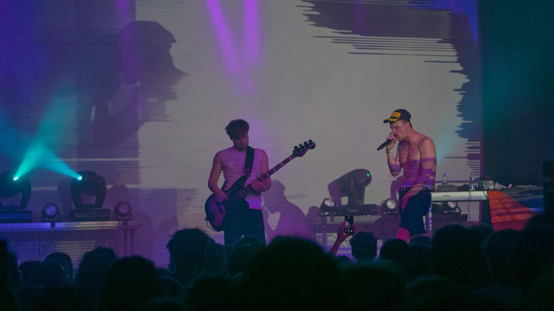 nechat-se-zradikalizovat-s-berlin-manson-a-vnorit-se-do-moshpitu-jako-past-3